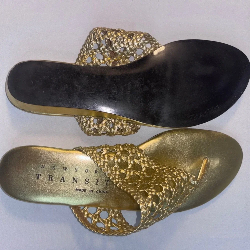 New York Transit Womens Size 8 Gold Woven Thong Sandals Metallic Flat Slides